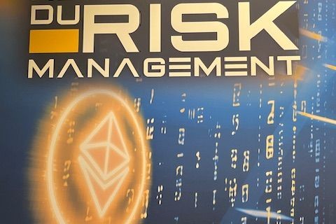 irigeants de PME en France en réunion stratégique sur la cyberassurance et le risque cyber